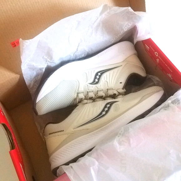 Running shoes - Picture 2 of 3